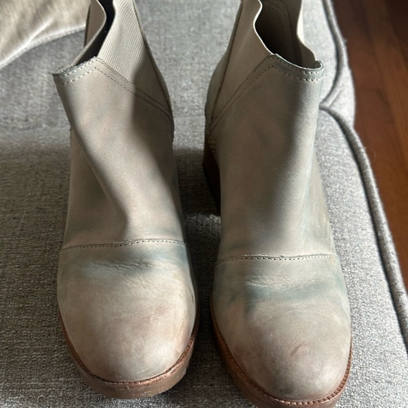 Cate Chelsea Boot - Women's size 8 flaw - Picture 1 of 6